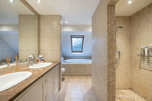 Photo 28- click for photo gallery